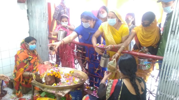 महेश्वरी देवी मंदिर बाँदा में दिखा कोविड प्रोटोकॉल का असर