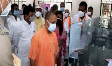 मुख्यमंत्री योगी आदित्यनाथ ने किया कोविड कंट्रोल रूम का निरीक्षण