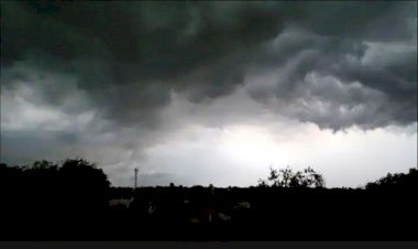 ताउते का असर : चित्रकूट में तेज हवाओं के साथ पूरे दिन झमाझम बारिश