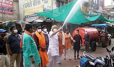 सांसद आरके सिंह पटेल व सदर विधायक प्रकाश द्विवेदी ने बाजार में कराया सैनिटाइजेशन