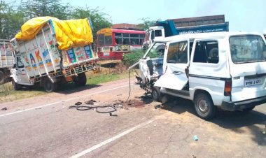 चित्रकूट : तेज रफ्तार पिकप गाड़ी व मारुति वैन में आमने सामने हुई भिड़ंत, 3 की मौत 5 घायल