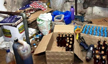 नकली शराब के तीन कारोबारी गिरफ्तार, अवैध शराब व कार बरामद