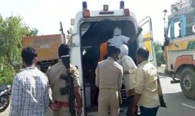 झाँसी : तेज रफ्तार बाइक खड़े ट्रक से टकराई, पिता-पुत्र की मौत, मां घायल