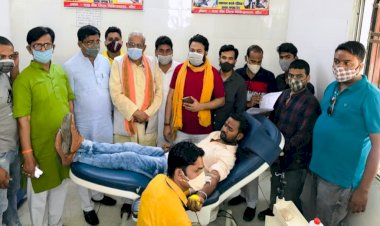 सेवा ही संगठन है, मंत्र के साथ भाजपा कार्यकर्ताओं ने किया रक्तदान