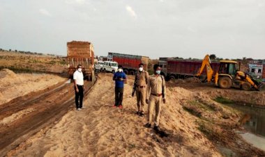 अवैध बालू खनन में 70 ट्रक तीन पोकलैंड व एक जेसीबी मशीन सीज