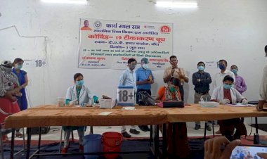 डीएम बाँदा की पहल पर शिक्षकों ने डीएवी कालेज करवाया वैक्सीनेशन