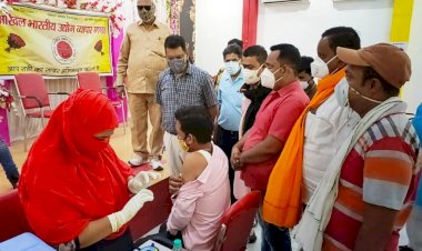 कोविड वैक्सिनेशन की तरफ डीएम बांदा का एक और कदम, होटल में लगवाया कैम्प