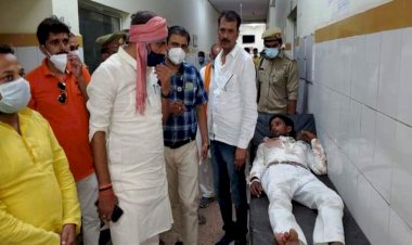 तेज रफ्तार ट्रक व मैजिक के बीच ने सामने टक्कर, दस घायल, तीन रेफर