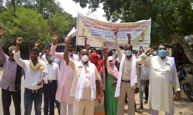 चित्रकूट धाम मंडल के सफाई कर्मचारियों ने विनियमितीकरण की उठाई मांग