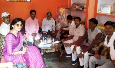 काव्य पंक्तियों के माध्यम से वीरांगना लक्ष्मीबाई को याद किया