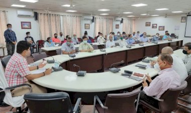 झाँसी : जिलाधिकारी ने मांगा स्पष्टीकरण, IGRS लंबित मामले