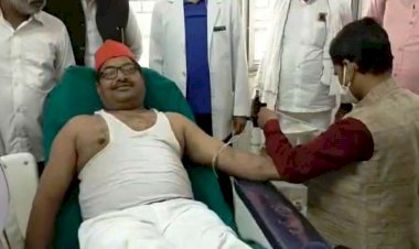 बाँदा : अखिलेश यादव के जन्मदिन पर नगर पालिका चेयरमैन सहित 43 कार्यकर्ताओं ने रक्तदान किया