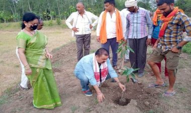 प्रधानमंत्री से मिली सराहना के बाद अधांव गांव के किसानों का बढ़ा हौसला