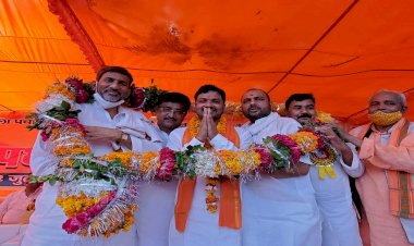 जिला पंचायत अध्यक्ष सुनील कुमार सिह को डीएम ने शपथ दिलाई