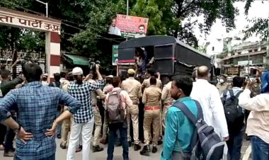 69 हजार शिक्षक भर्ती मामला : मुख्यमंत्री आवास व भाजपा मुख्यालय के बाहर प्रदर्शन कर रहे अभ्यर्थियों पर लाठी चार्ज