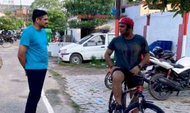 कानपुर : सड़कों पर साइकिल से निकले डीसीपी पूर्वी, जनता से जाना अपराधों को हालचाल