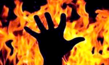 बाँदा : युवक ने पेट्रोल डाल को खुद को जिंदा फुकने का प्रयास किया, हालत मरणासन्न