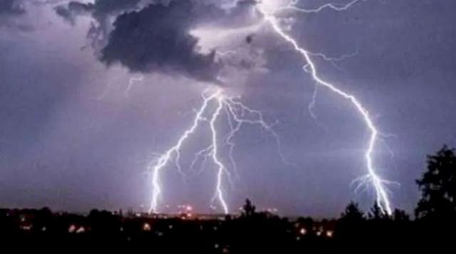 उप्र में बारिश और आकाशीय बिजली गिरने से अब तक 44 लोगों की मौत
