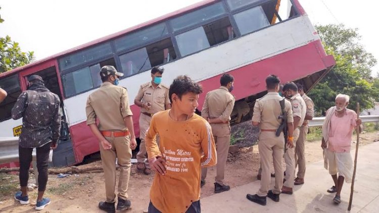 bus accident chitrakoot, bus accident up