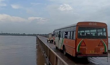 यमुना और केन में बाढ़ विभीषिका जारी, बाढ़ से बचने को ग्रामीणों का पलायन