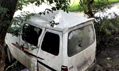 बाँदा : मारुति कार और बाइक में आमने सामने टक्कर, महिला समेत दो की मौत