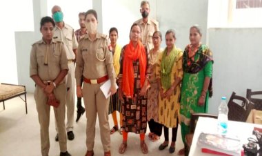महिला थाना प्रभारी शिल्पी शुक्ला अचानक ‘वन स्टॉप सेन्टर’ पहुंची