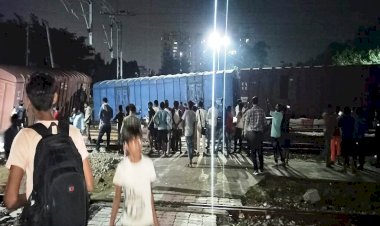 बनारस रेलवे स्टेशन के उत्तरी छोर पर मालगाड़ी की पांच बोगियां पलटीं