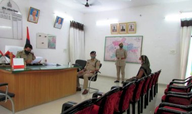 चित्रकूट एसपी की अनोखी पहल-वीडियो कॉलिंग के द्वारा सीधे जुड रहें है फरियादी