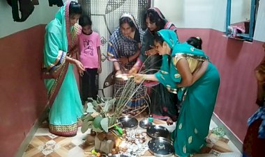 पुत्रों की दीर्घायु के लिए महिलाओं ने व्रत रख, हरछठ की पूजा अर्चना की