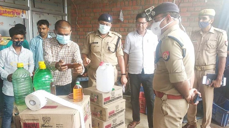 बाँदा : पुलिस की छापेमारी में 27 पेटी अपमिश्रित देसी शराब बरामद