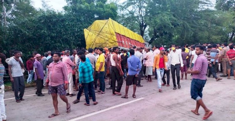 3 महिला किसानों को रौंदने वाला ट्रक खाई में गिरा, 2 की मौत 2 गंभीर