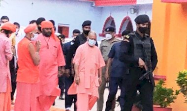 दिव्यांग की पुकार पर रुके मुख्यमंत्री योगी आदित्यनाथ, अधिकारियों को भेज सुनी उसकी समस्याएं