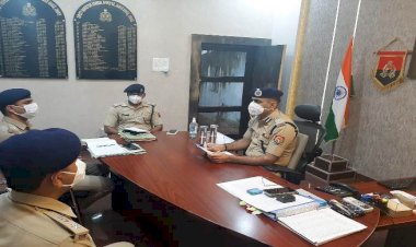 अपराधियों पर निगरानी रखते हुए हो कार्यवाही-पुलिस उपमहानिरीक्षक झाॅसी