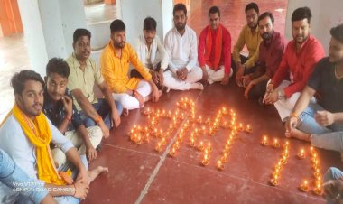 प्रधानमंत्री नरेंद्र मोदी के जन्मदिन पर कही केक कटा, कही बटें फल, कही दीप जले