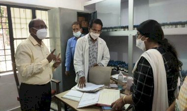 डीएम ने होम्योपैथिक जिला कार्यालय और होम्योपैथिक जिला चिकित्सालय में मारा छापा