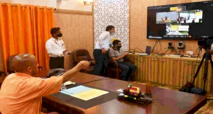 मुख्यमंत्री योगी ने कानपुर-आगरा मेट्रो की प्रथम प्रोटोटाइप ट्रेन का वर्चुअल अनावरण किया