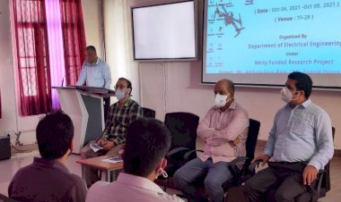 बाँदा : ड्रोन टेक्नोलॉजी से किसान फसल की बेहतर ढंग से निगरानी कर सकेंगे