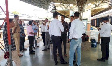 कर अपवंचना की शिकायत पर जीएसटी के ज्वाइंट कमिश्नर ने कालिंद्री एक्सप्रेस में मारा छापा