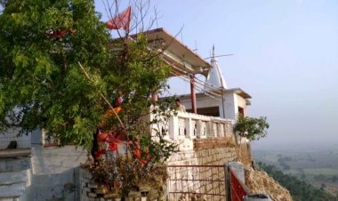 कन्या से विवाह को दो बारातें आ गई, गुस्से में कन्या पहाड़ में समाई, जहां अर्द्धकुंवारी का मंदिर