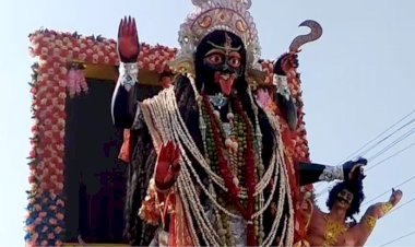 बाँदा : मां जगदंबे की विदाई में कोरोना की बंदिशों को तोड़ कर उमड़ा भारी जनसैलाब