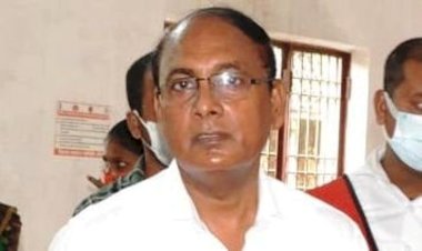 गरीब महिला की फरियाद पर सख्त हुए बाँदा डीएम के तेवर, डॉक्टर पर गिरी गाज