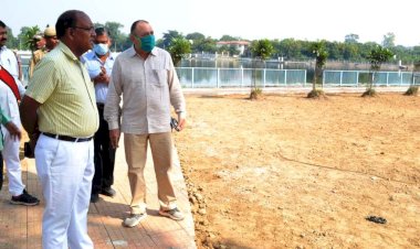 ऑक्सीजन पार्क के निर्माण कार्याे को दो दिन में पूरा कराये : बाँदा डीएम