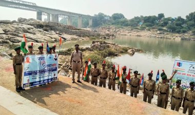 बाँदा केन नदी के मनोरम तट पर बना सेल्फी प्वाइंट, अनेक लोगों ने सेल्फी ली
