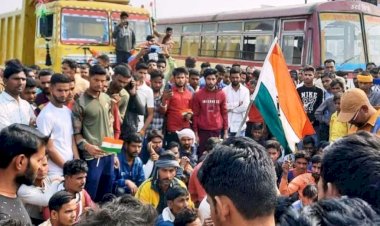 जम्मू कश्मीर के राजौरी में शहीद जवान का पार्थिव शरीर पहुंचा जालौन, सैकड़ो लोगो ने लगाया जाम