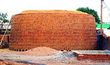 बाँदा : दबंग जबरन 14000 ईट भरवा ले गए, शिकायत की तो पुलिस ने उल्टा किसान का किया चालान