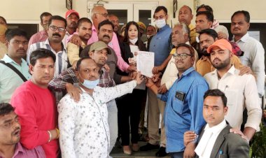 आजाद हिंदुस्तान में झांसी पुलिस की अंग्रेजी हुकूमत के खिलाफ पत्रकार हुए लामबंद