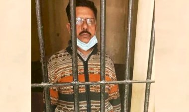 यूपी : सचिवालय में तैनात अनुसचिव इच्छाराम ने भरे आफिस, महिला के साथ की छेड़छाड, वीडियो हुआ वायरल