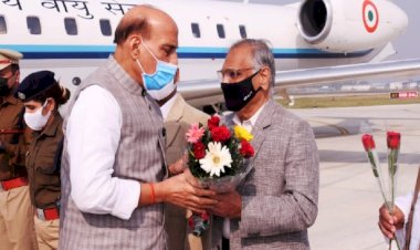पीताम्बरा माई की शरण में पहुंचे केंद्रीय रक्षा मंत्री राजनाथ सिंह