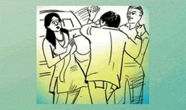 जब तलाशी के नाम पर, पुलिस कर्मी महिला का शरीर टटोलने लगा, वीडियो हुआ वायरल