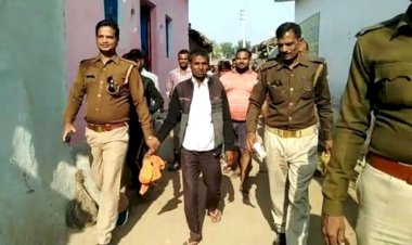 बाँदा : फर्जी विद्युत अधिकारी बनकर ठगी करने वाले गिरोह के दो सदस्यों को ग्रामीणों ने दबोचा